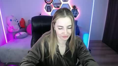 Snapshot of sabrinviolet chatting on 12, 5, 2026 Sabrina Violet online show from 12, 5, 2026