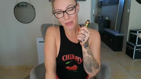 sacha__xx online show from 16, 10, 2025