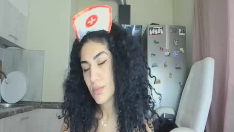 Snapshot of safari_xx chatting on 18, 11, 2025 Queen online show from 18, 11, 2025