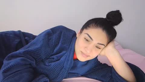 Snapshot of safari_xx chatting on 15, 12, 2025 Queen online show from 15, 12, 2025