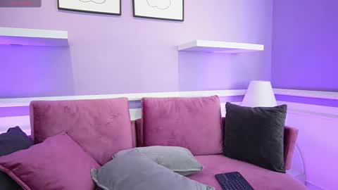 saharakramer online show from 8, 3, 2025