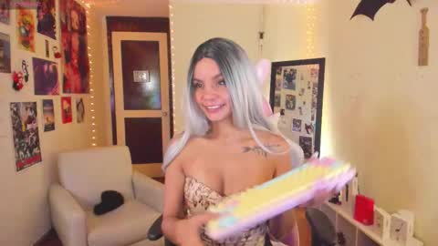 Snapshot of sakura_of chatting on 18, 9, 2025 sakura_of online show from 18, 9, 2025