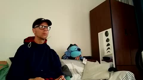 salis1981 online show from 10, 2, 2025