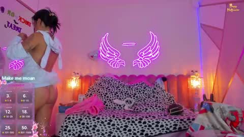 Snapshot of sallybrown_ chatting on 31, 10, 2025 miss Sally online every night from 1am to 8am Colombia time online show from 31, 10, 2025