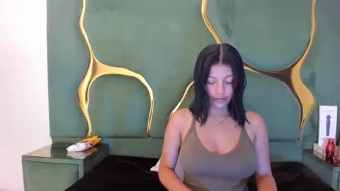 salmaportman_ online show from 26, 10, 2025