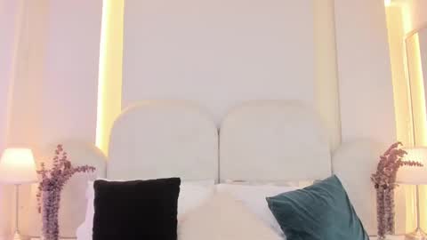 Snapshot of salomebell chatting on 15, 9, 2025 online show from 15, 9, 2025