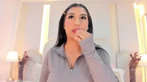 Snapshot of salomebell chatting on 1, 10, 2025 online show from 1, 10, 2025