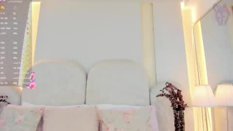 Snapshot of salomebell chatting on 16, 10, 2025 online show from 16, 10, 2025