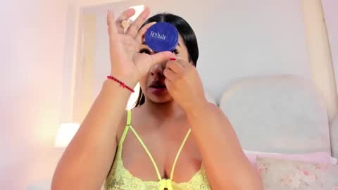 Snapshot of salomebell chatting on 17, 10, 2025 online show from 17, 10, 2025