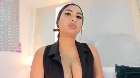 Snapshot of salomebell chatting on 30, 10, 2025 online show from 30, 10, 2025