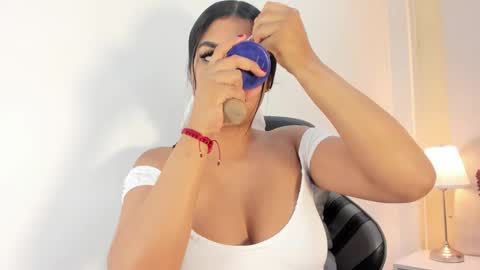 Snapshot of salomebell chatting on 16, 11, 2025 online show from 16, 11, 2025