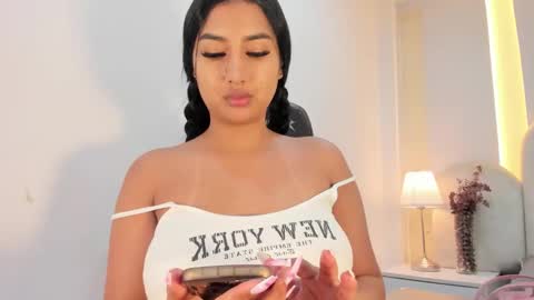 Snapshot of salomebell chatting on 18, 11, 2025 online show from 18, 11, 2025