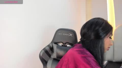 Snapshot of salomebell chatting on 17, 12, 2025 online show from 17, 12, 2025