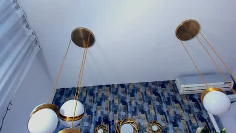 Salome Larzon online show from 11, 4, 2026