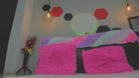 Snapshot of salomeswet chatting on 28, 9, 2025 martina online show from 28, 9, 2025