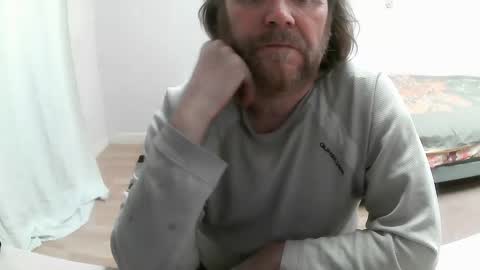 Saltimbanquier  Salt  ou  Banquier  online show from 17, 2, 2025