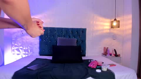 samantha_foxyy online show from 4, 3, 2026