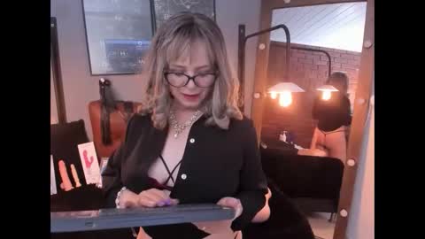Snapshot of samantha_mature56 chatting on 10, 9, 2025 Sam online show from 10, 9, 2025
