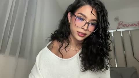 Samantha Bernardo online show from 23, 7, 2026