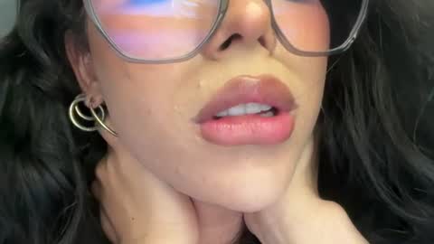 Samantha Bernardo online show from 24, 7, 2026