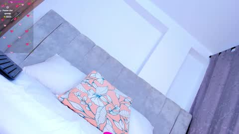 Snapshot of samanthaheinz chatting on 23, 1, 2025 V A N E S S A online show from 23, 1, 2025