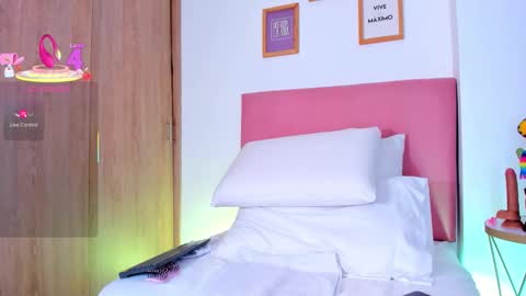 Snapshot of samanthaheinz chatting on 21, 10, 2025 V A N E S S A online show from 21, 10, 2025