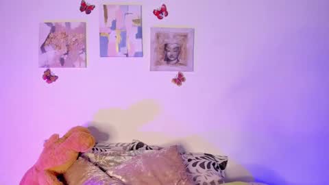 Samara is my name a pleasure delighted that you are here leave your thumb up it is important to me online show from 31, 1, 2025