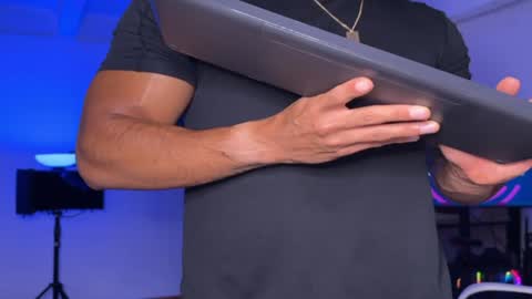 Snapshot of samdornan chatting on 22, 12, 2024 Sam Dornan online show from 22, 12, 2024