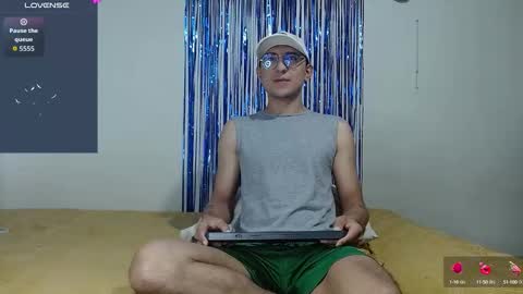 Snapshot of samfox_ chatting on 16, 9, 2025 SAM online show from 16, 9, 2025