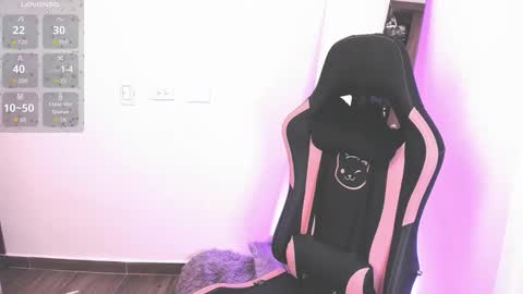 samiacooper25 online show from 10, 9, 2025