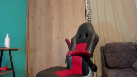 Snapshot of sammy_and_mike_ls chatting on 8, 1, 2025 Sophie y Mark online show from 8, 1, 2025