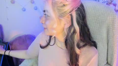 Snapshot of sammysammy_ chatting on 4, 1, 2025 online show from 4, 1, 2025