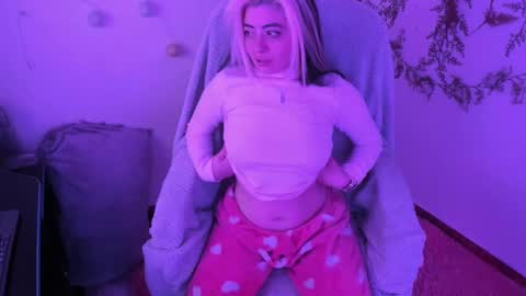 Snapshot of sammysammy_ chatting on 5, 1, 2025 online show from 5, 1, 2025