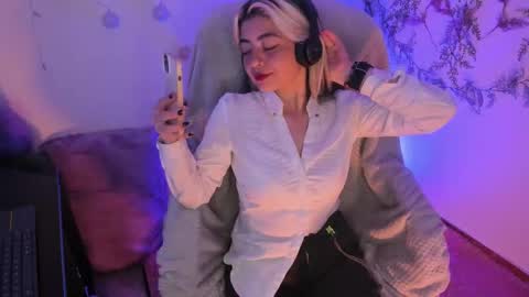 Snapshot of sammysammy_ chatting on 5, 2, 2025 online show from 5, 2, 2025