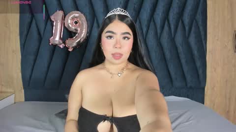 Snapshot of samy_grey01 chatting on 2, 11, 2025 S A M Y G R E Y online show from 2, 11, 2025