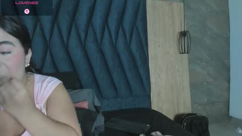 Snapshot of samy_grey01 chatting on 22, 11, 2025 S A M Y G R E Y online show from 22, 11, 2025