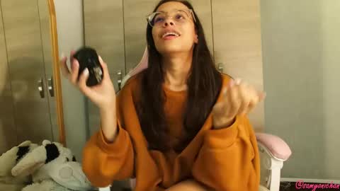 Snapshot of samyonichan chatting on 14, 2, 2025 Special show on 17 december and 23 UwU online show from 14, 2, 2025