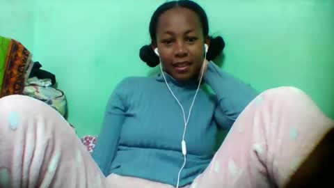 sandra1253099 online show from 2, 12, 2025