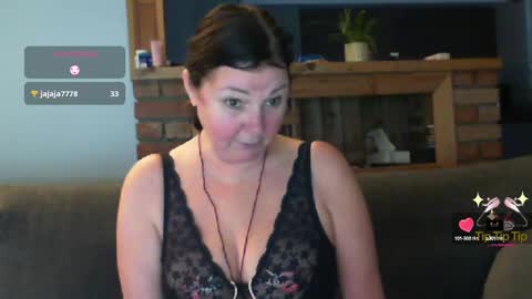 Snapshot of sanroom chatting on 6, 2, 2025 sanroom online show from 6, 2, 2025