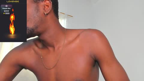 Snapshot of santi_brown1 chatting on 4, 2, 2025 Santibrown online show from 4, 2, 2025