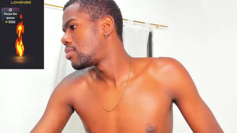 Snapshot of santi_brown1 chatting on 4, 2, 2025 Santibrown online show from 4, 2, 2025