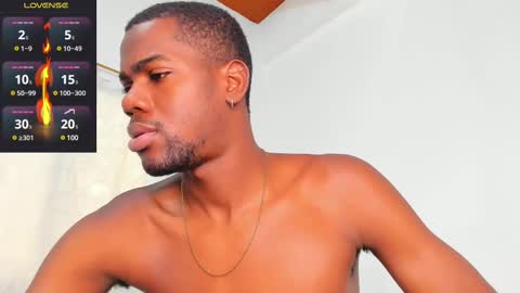 Snapshot of santi_brown1 chatting on 24, 2, 2025 Santibrown online show from 24, 2, 2025