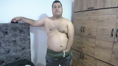 Snapshot of santi_hothot chatting on 9, 10, 2025 Santiago online show from 9, 10, 2025