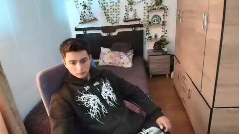 santi_ss online show from 7, 6, 2026