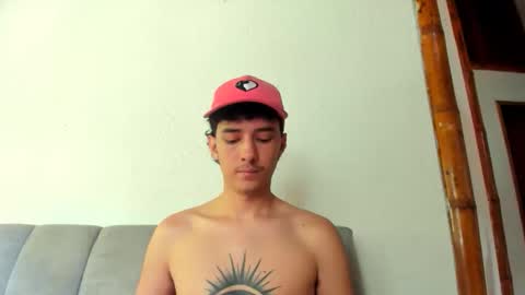 santi_twink19 online show from 25, 5, 2026