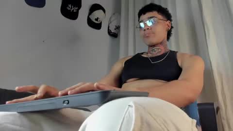 Snapshot of santi_xximo chatting on 24, 9, 2025 Santiago online show from 24, 9, 2025