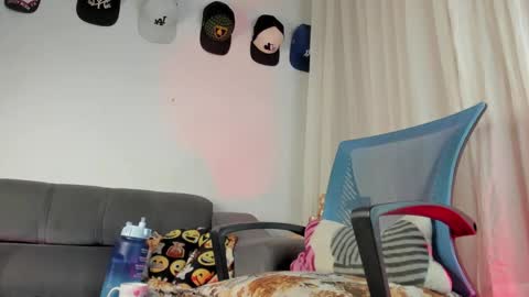 Snapshot of santi_xximo chatting on 12, 10, 2025 Santiago online show from 12, 10, 2025