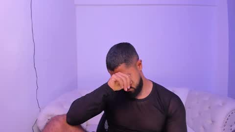 santiago_huntt online show from 20, 1, 2025