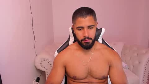 santiago_huntt online show from 1, 2, 2025