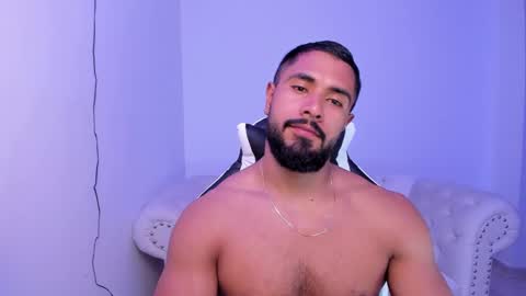 santiago_huntt online show from 10, 3, 2025